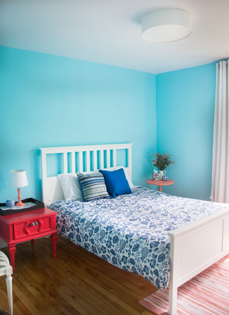 Blue & Coral Guest Bedroom – Eclectic Spark