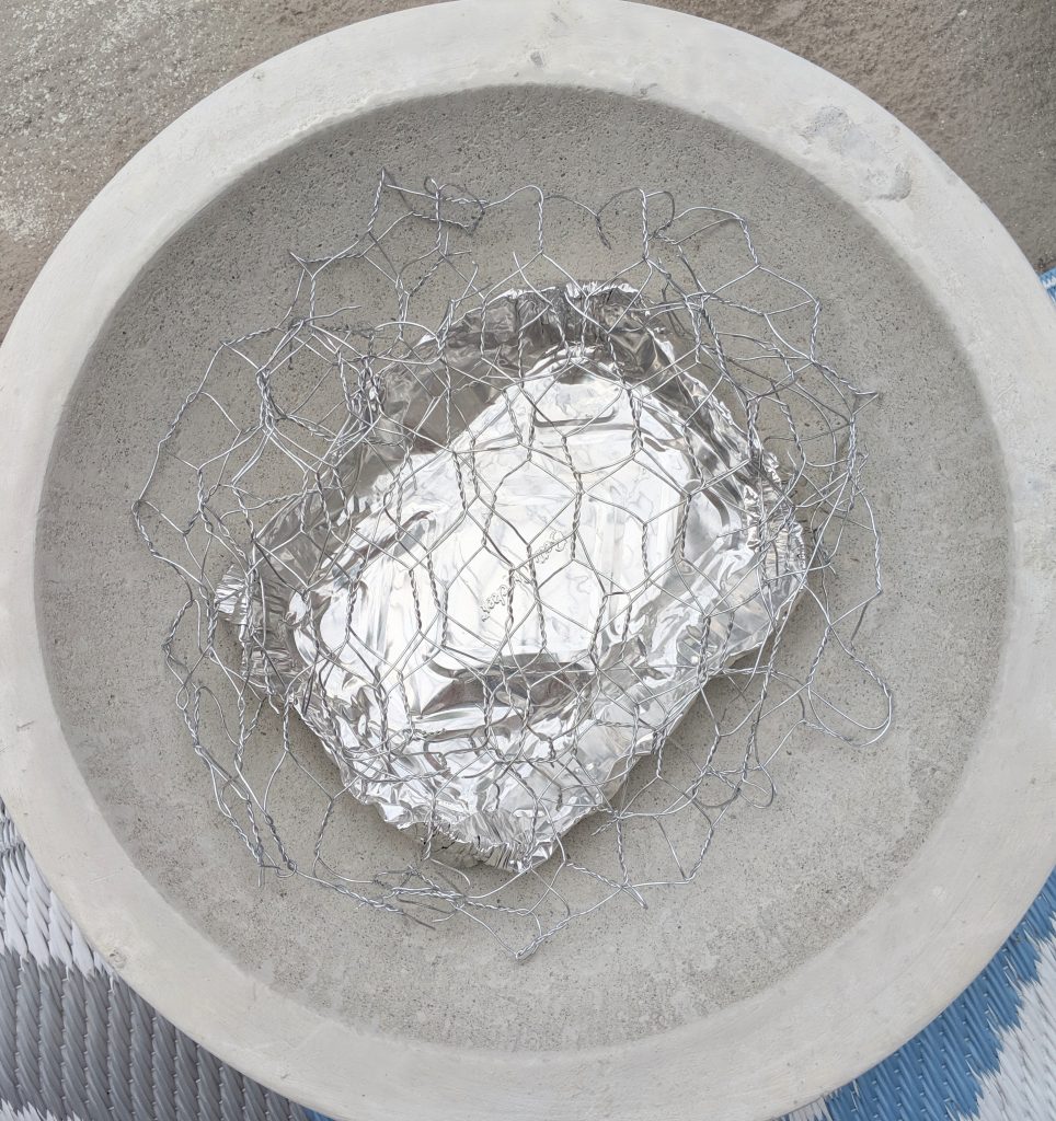 chicken wire grate DIY concrete fire bowl Montreal lifestyle beauty fashion blog