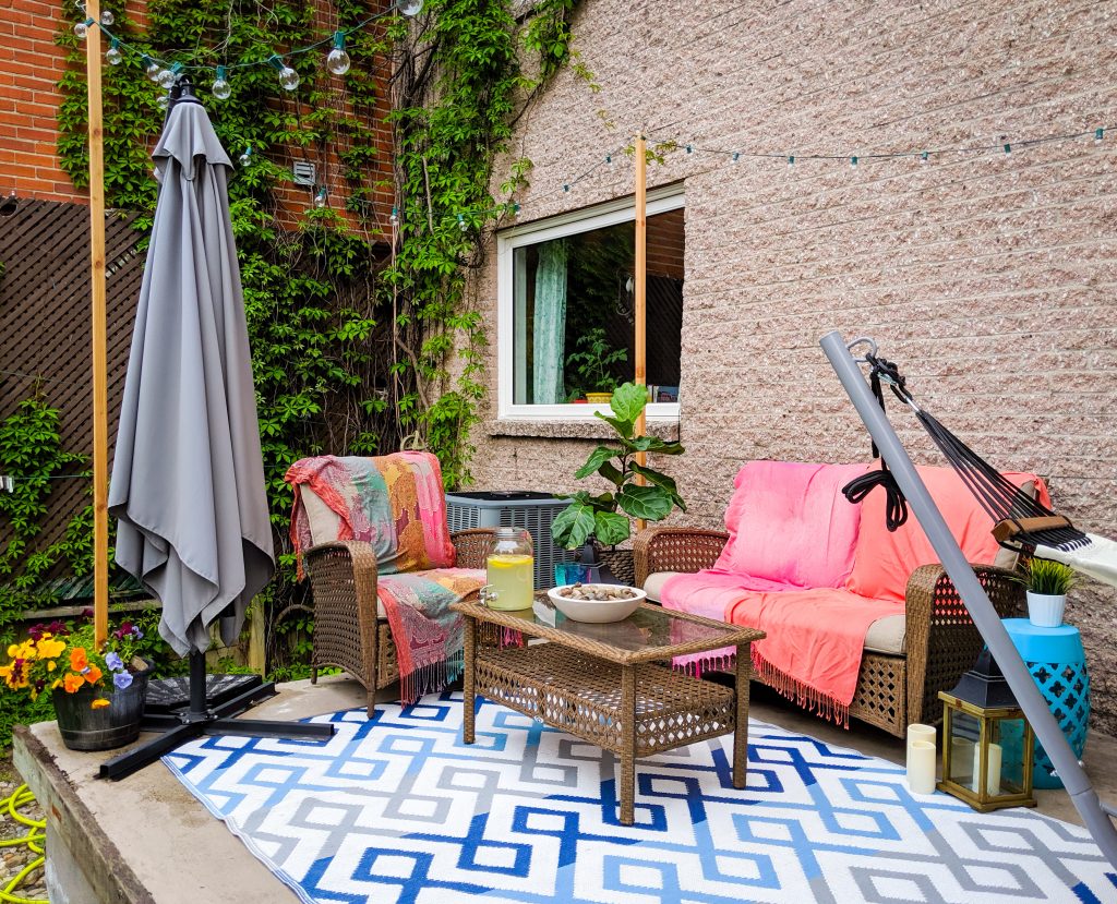bohemian conversation set patio umbrella deck design decor makeover remodel Montreal lifestyle beauty fashion blog