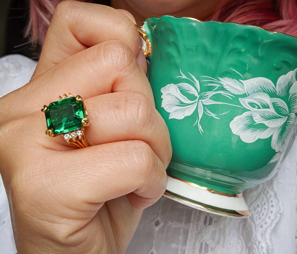 vintage emerald ring statement jewelry hunter green fall autumn Montreal fashion beauty lifestyle blog