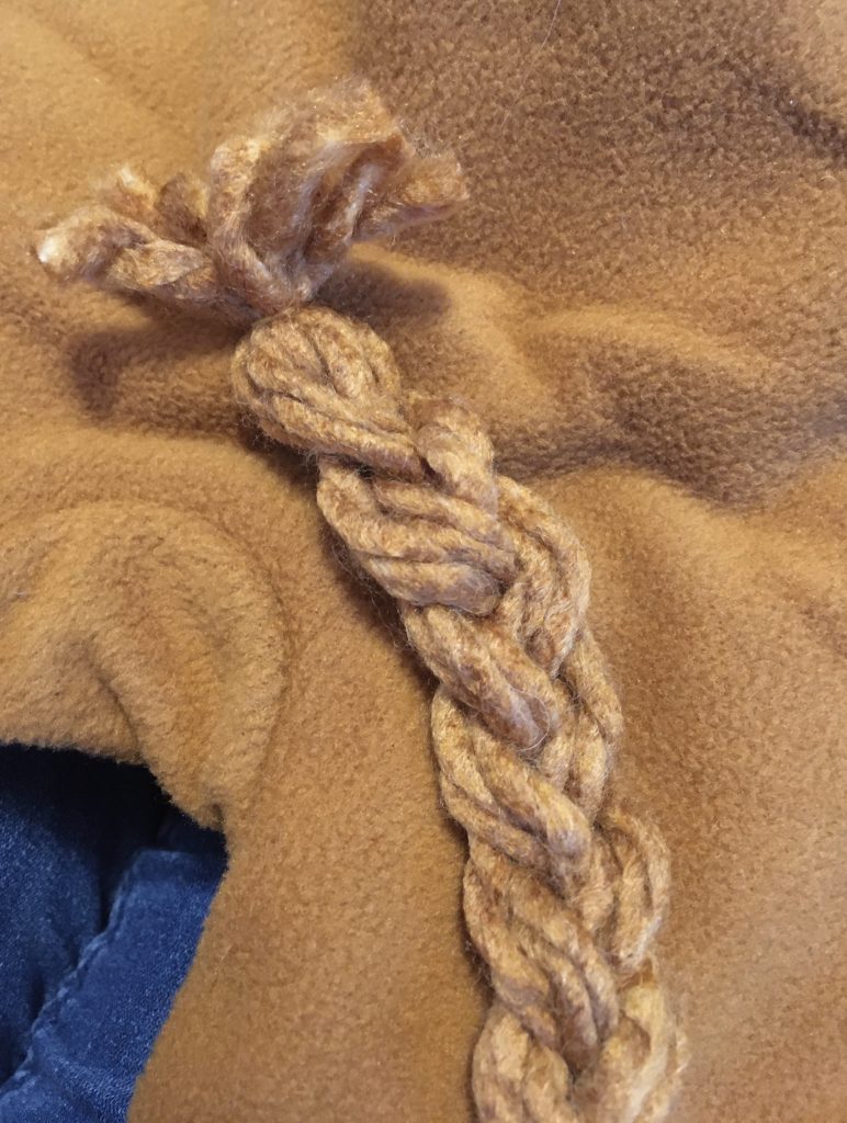 braid yarn DIY baby lion Halloween costume Montreal lifestyle beauty fashion blog