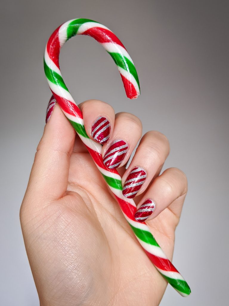 DIY candy cane nail art holiday Christmas manicure Montreal beauty fashion lifestyle blog 2