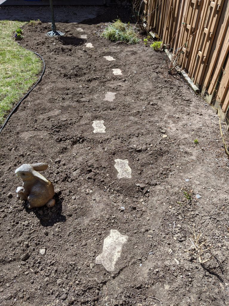 stepping stone path DIY border flower garden Montreal lifestyle beauty fashion blog