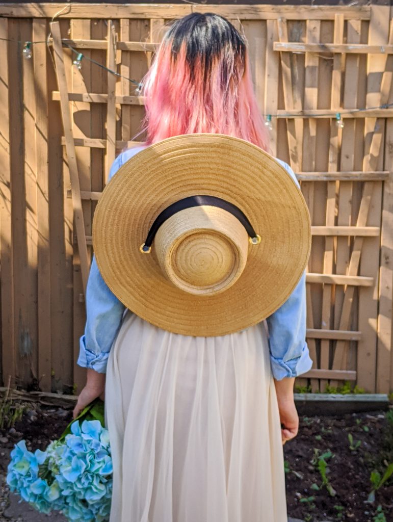 straw hat tulle maxi skirt chambray shirt spring country Montreal fashion beauty lifestyle blog 1