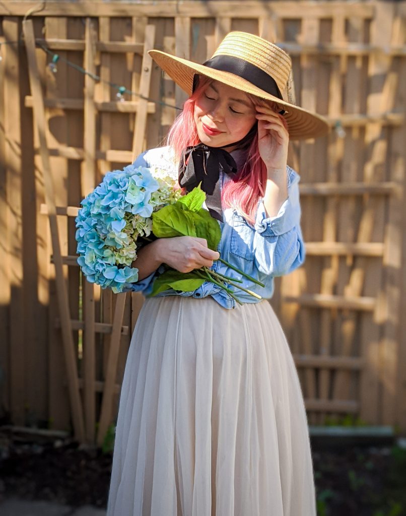 straw hat tulle maxi skirt chambray shirt spring country Montreal fashion beauty lifestyle blog 2