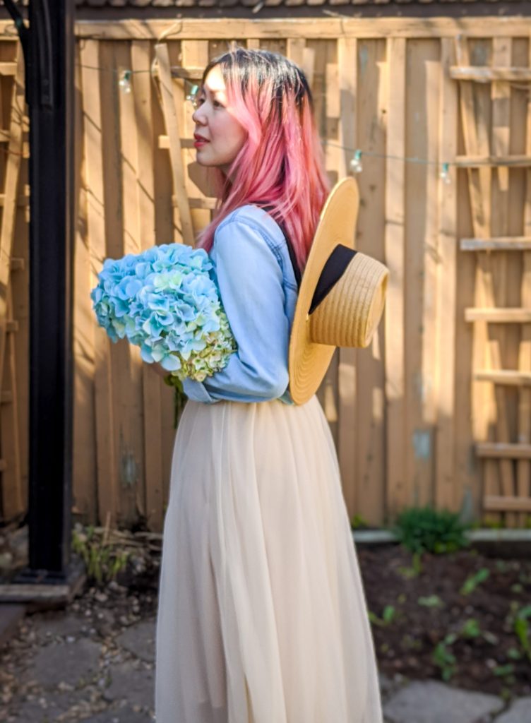 straw hat tulle maxi skirt chambray shirt spring country Montreal fashion beauty lifestyle blog 3