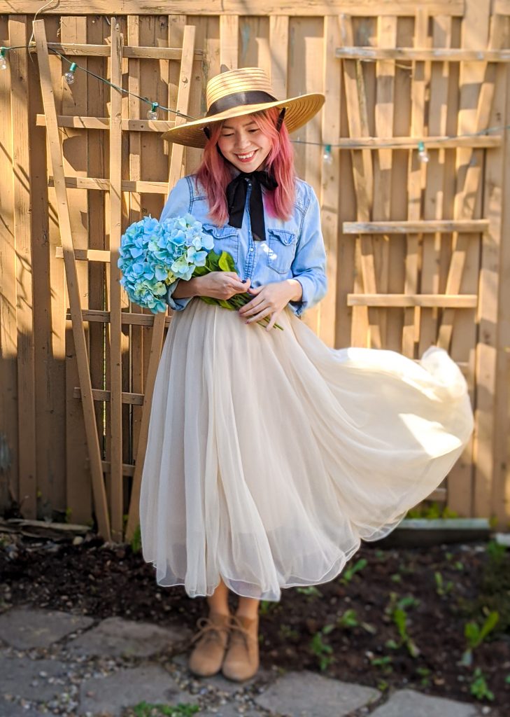 straw hat tulle maxi skirt chambray shirt spring country Montreal fashion beauty lifestyle blog 4