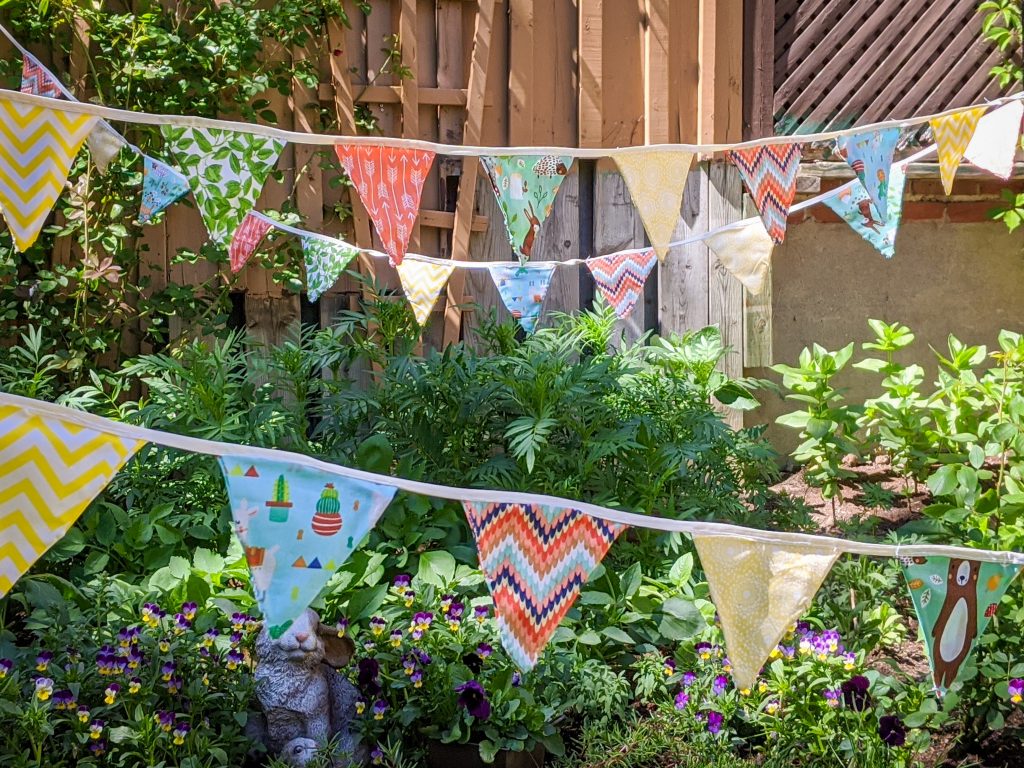 DIY birthday party bunting banner Montreal lifestyle fashion beauty blog 1