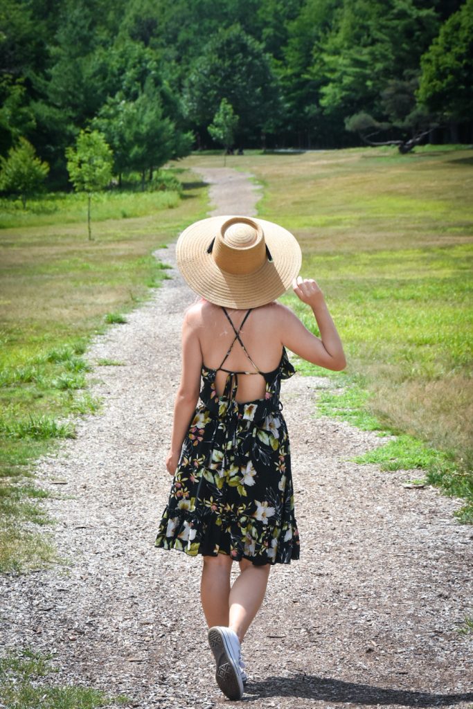 straw hat floral dress summer fashion Montreal fashion beauty lifestyle blog 3