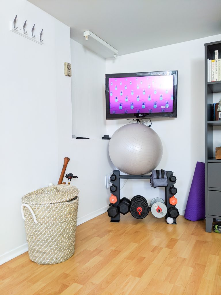 weight rack wall-mounted TV basket DIY basement remodel Montreal lifestyle fashion beauty blog 2