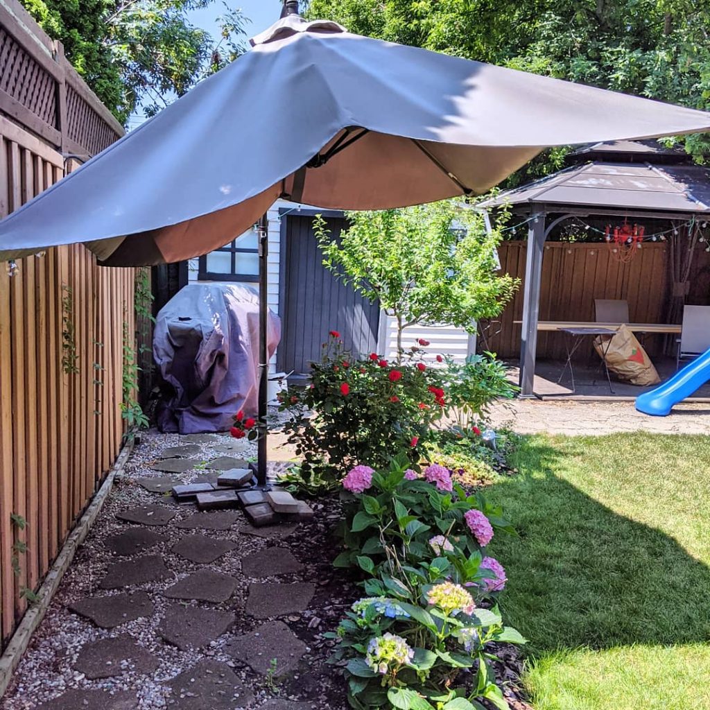 patio umbrella shade cover hydrangeas Montreal lifestyle beauty fashion blog