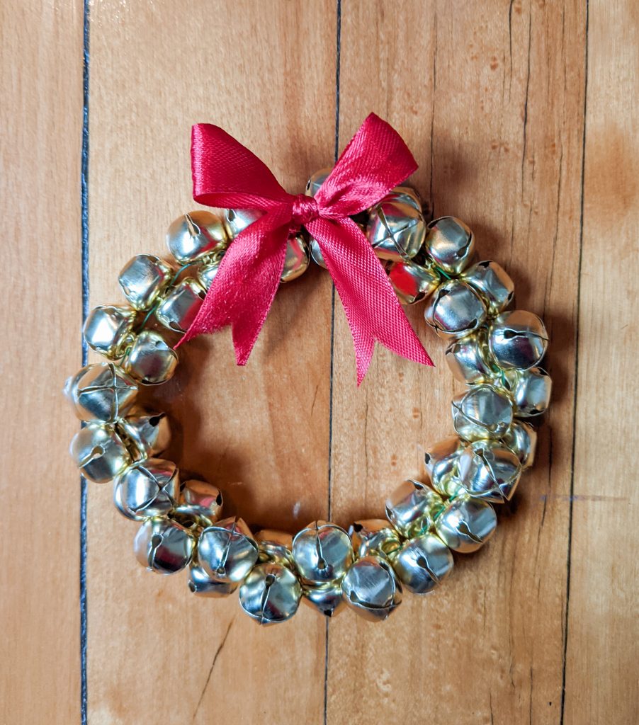 finished bell wreath DIY bell wreath Montreal lifestyle fashion beauty blog