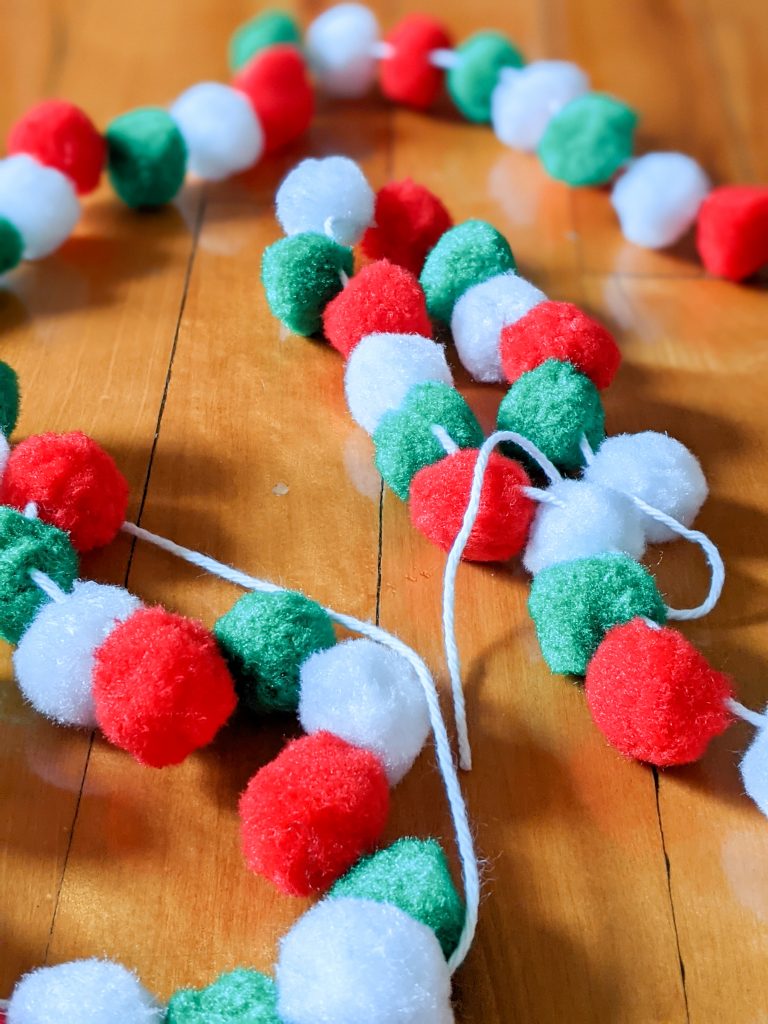 finished garland DIY pompom garland Montreal lifestyle fashion beauty blog