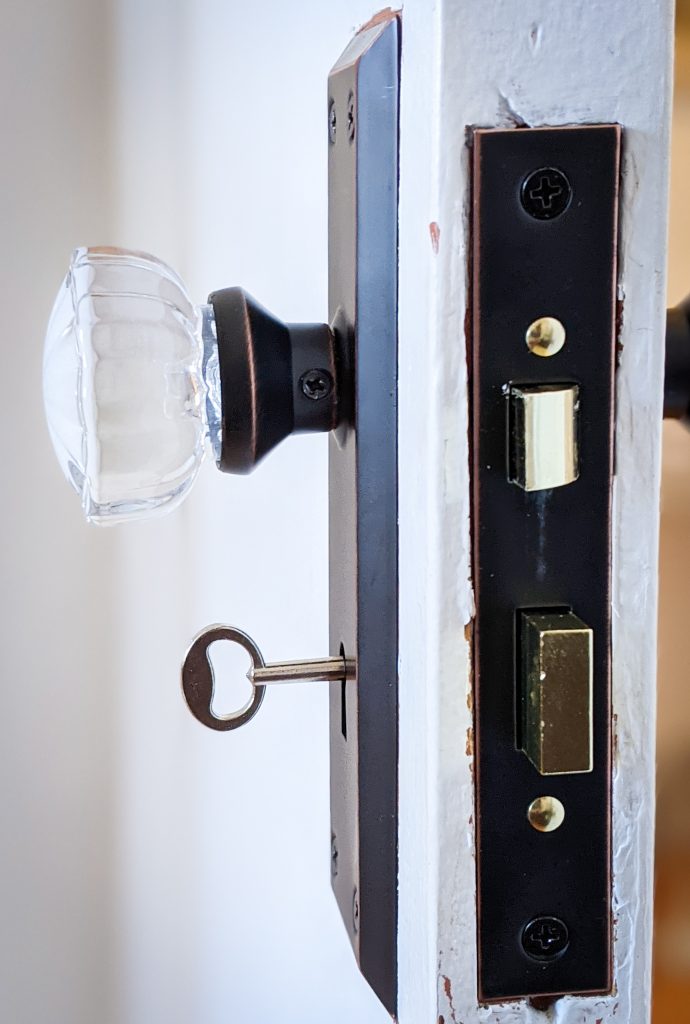 after vintage-inspired mortise lock doorknob DIY door remodel makeover Montreal lifestyle beauty fashion blog 3