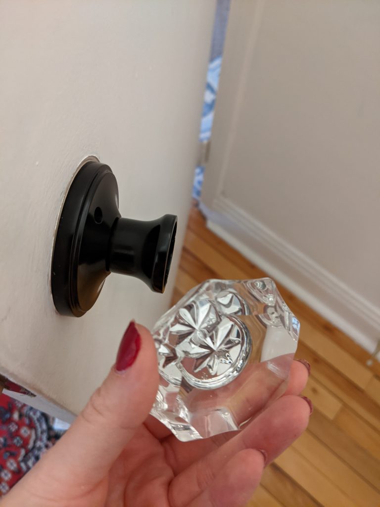 broken doorknob DIY door remodel makeover Montreal lifestyle beauty fashion blog