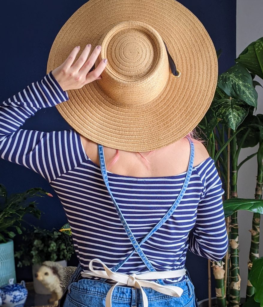 Love & Lore straw hat gardening gear favourites Montreal lifestyle fashion beauty blog