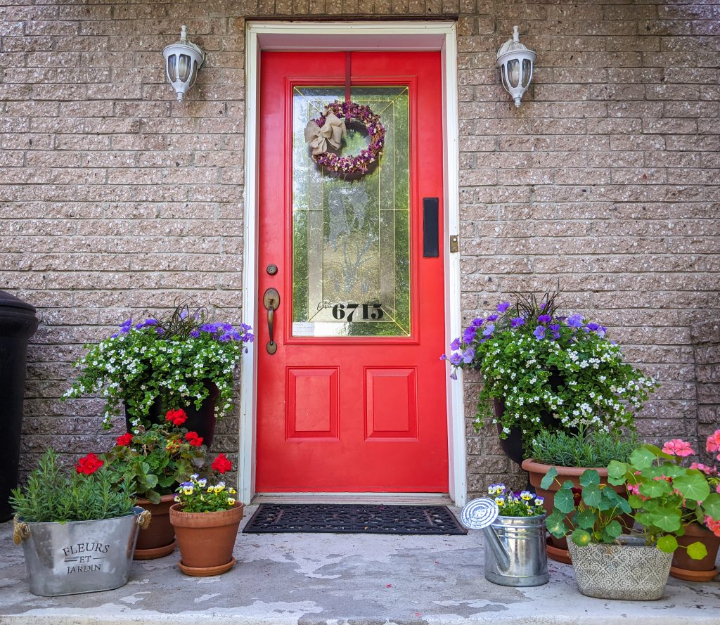 front door planters DIY front yard landscaping Montreal lifestyle fashion beauty blog