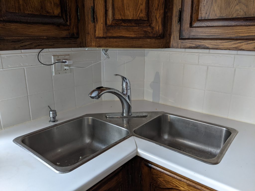 old sink and faucet new quartz countertop vintage kitchen remodel Montreal lifestyle fashion beauty blog