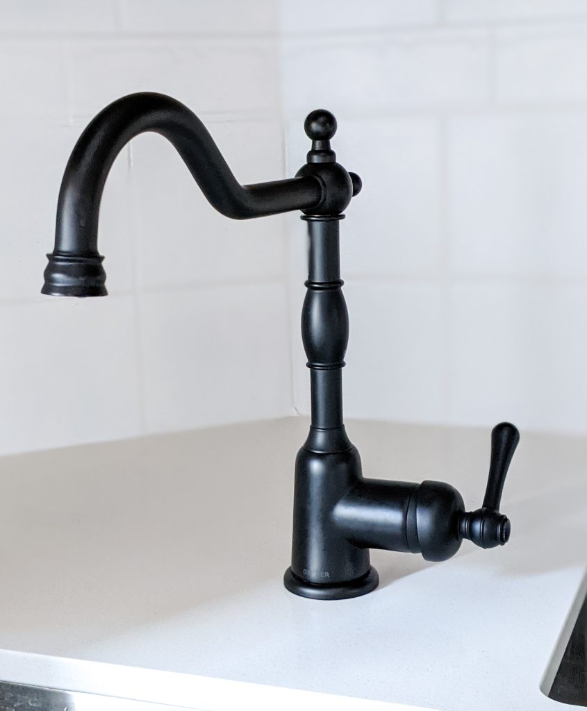 new faucet new quartz countertop vintage kitchen remodel Montreal lifestyle fashion beauty blog