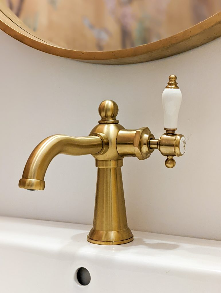 brass gold vintage faucet bold powder room design Montreal lifestyle fashion beauty blog