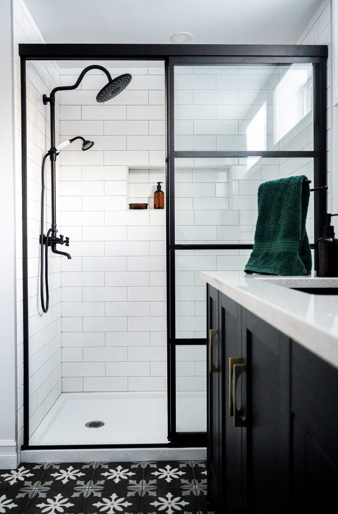 after black and white vintage retro basement bathroom laundry room makeover renovation remodel Montreal lifestyle fashion beauty blog 4