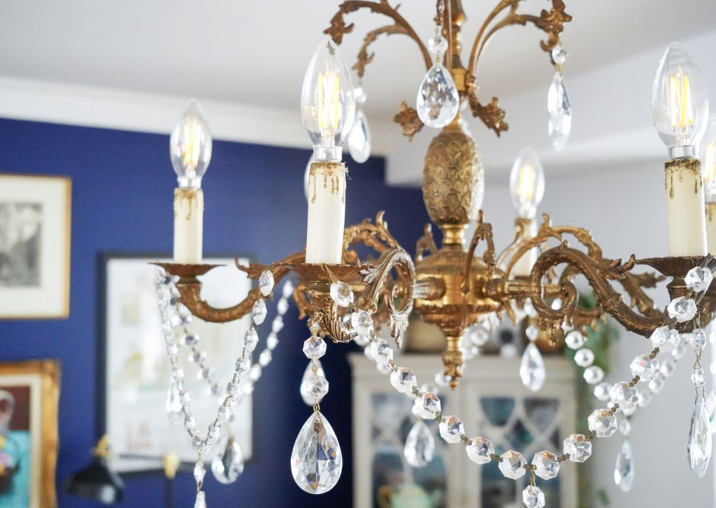 after antique vintage brass chandelier cleaning transformation Montreal lifestyle fashion beauty blog 5
