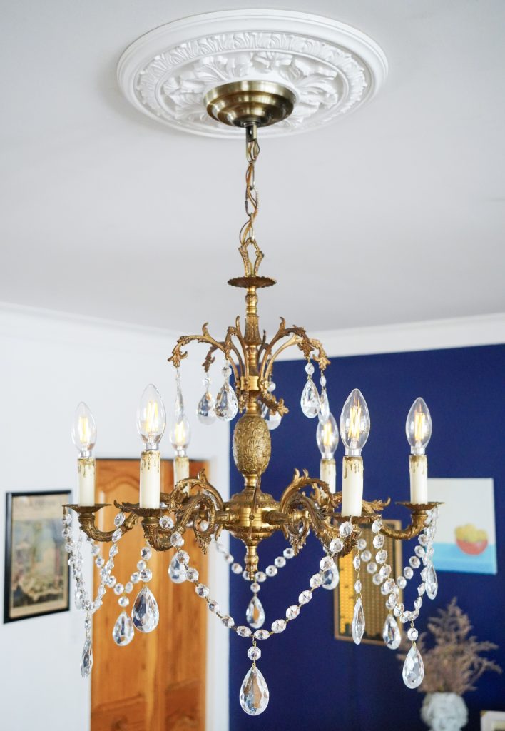 after antique vintage brass chandelier cleaning transformation Montreal lifestyle fashion beauty blog 2