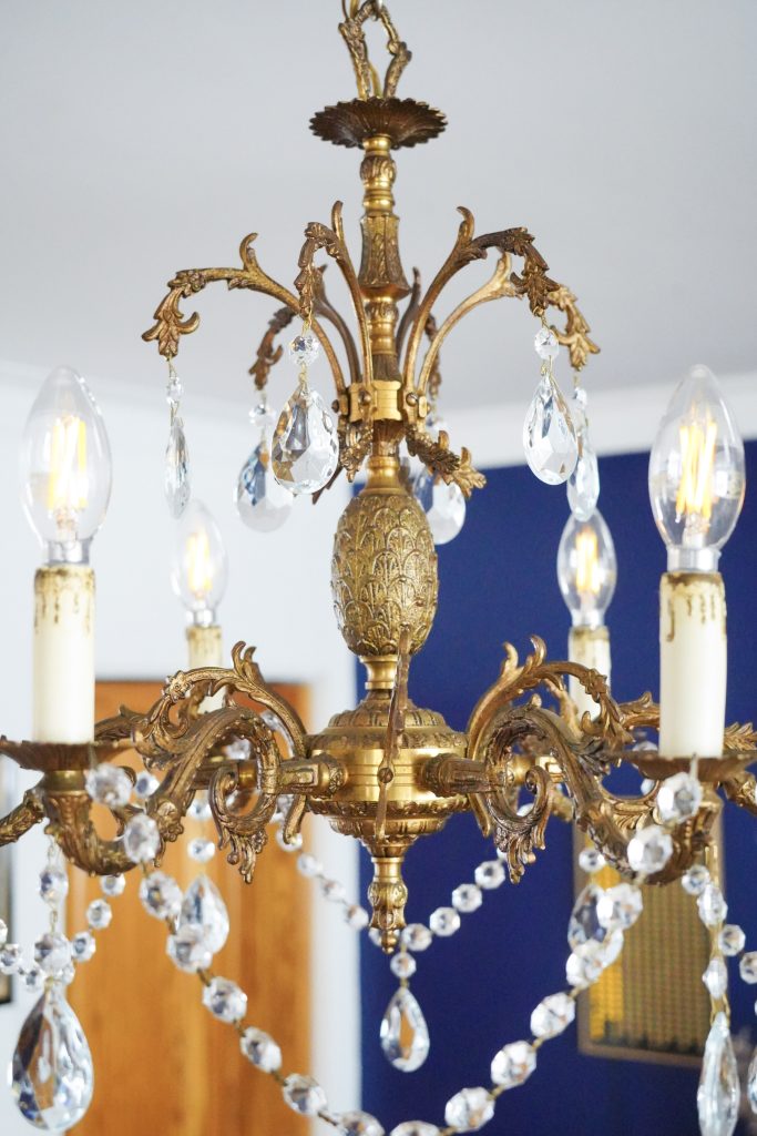 after antique vintage brass chandelier cleaning transformation Montreal lifestyle fashion beauty blog 4