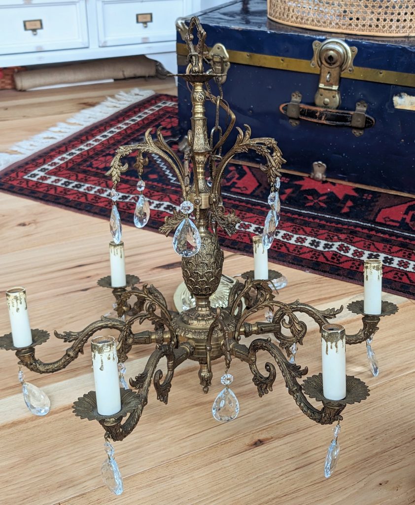 after cleaning antique vintage brass chandelier cleaning transformation Montreal lifestyle fashion beauty blog (2)