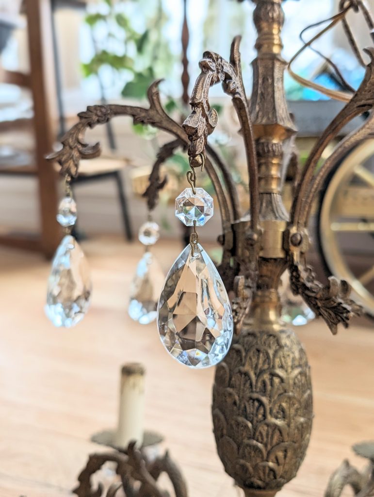 after cleaning antique vintage brass chandelier cleaning transformation Montreal lifestyle fashion beauty blog