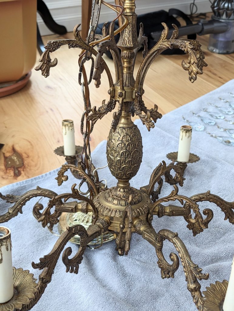 after ketchup antique vintage brass chandelier cleaning transformation Montreal lifestyle fashion beauty blog (2)