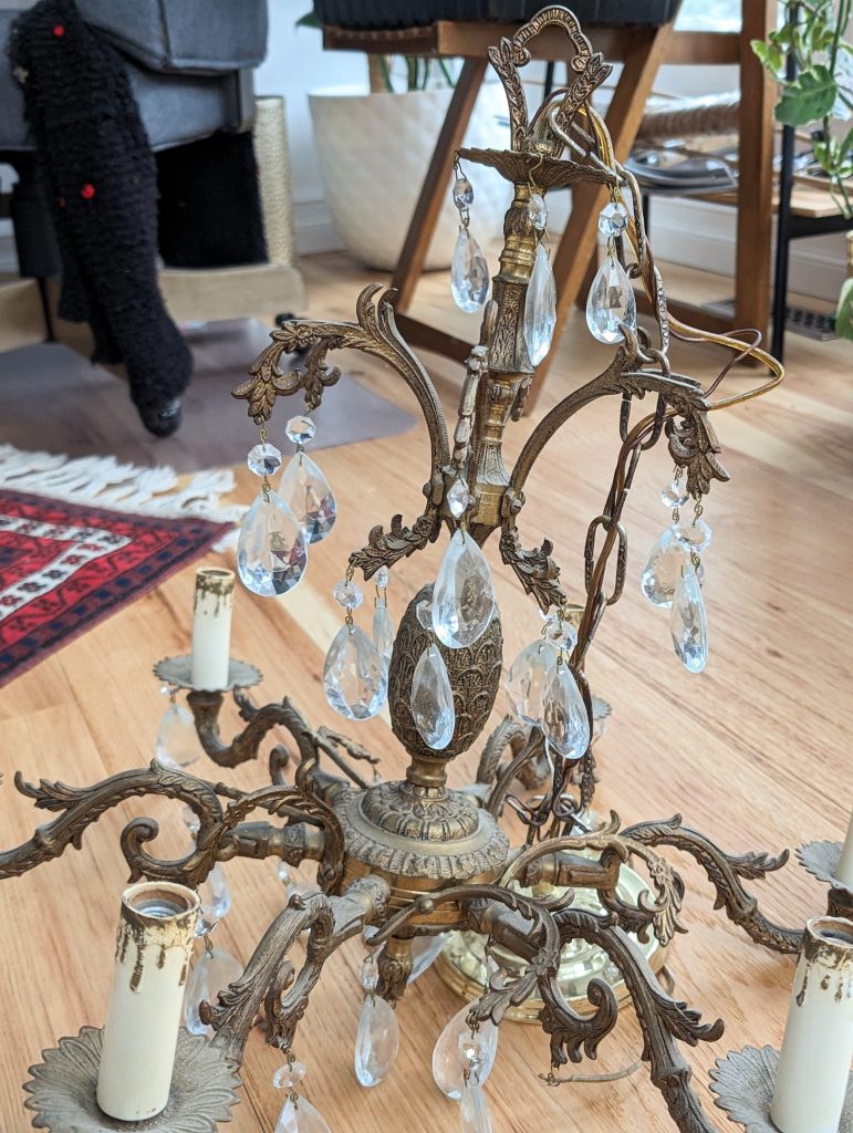 before antique vintage brass chandelier cleaning transformation Montreal lifestyle fashion beauty blog 2