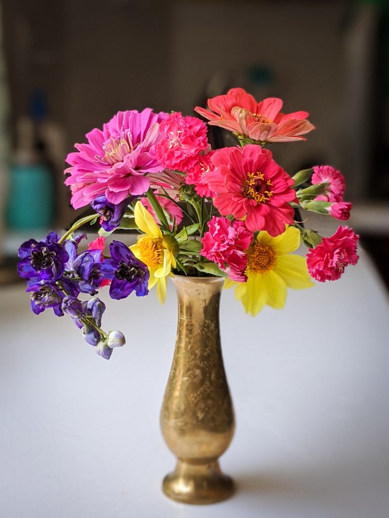 delphinium zinnia dahlias DIY amateur floristry Montreal florist