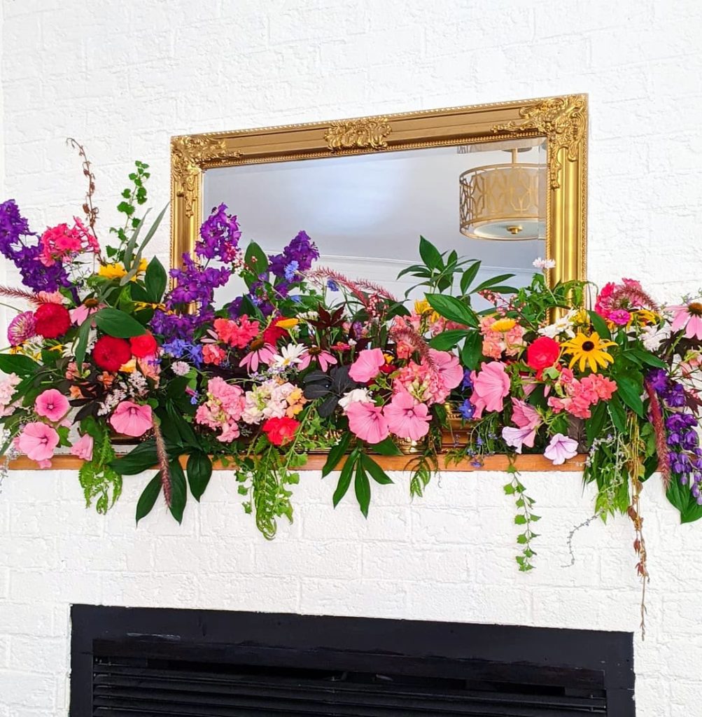 fireplace mantel garland DIY amateur floristry Montreal florist