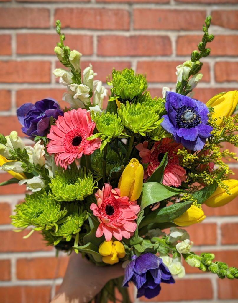 mums gerbera daisy anemone tulips DIY amateur floristry Montreal florist